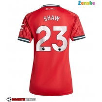 Ženske Nogometnih dresov Manchester United Luke Shaw #23 Domači 2025-26 Kratki rokavi